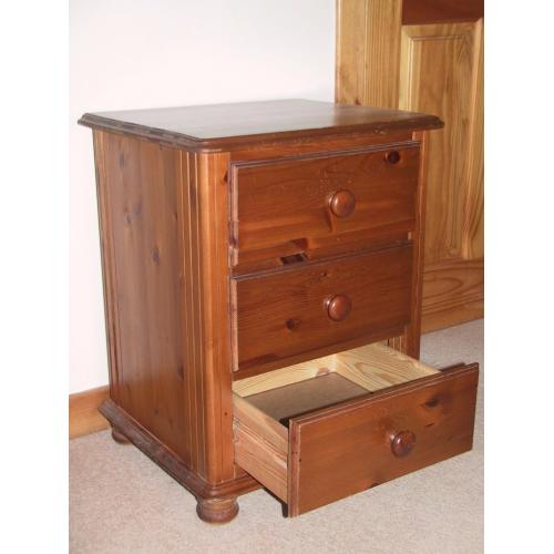Bed chest of drawers - bedside tables