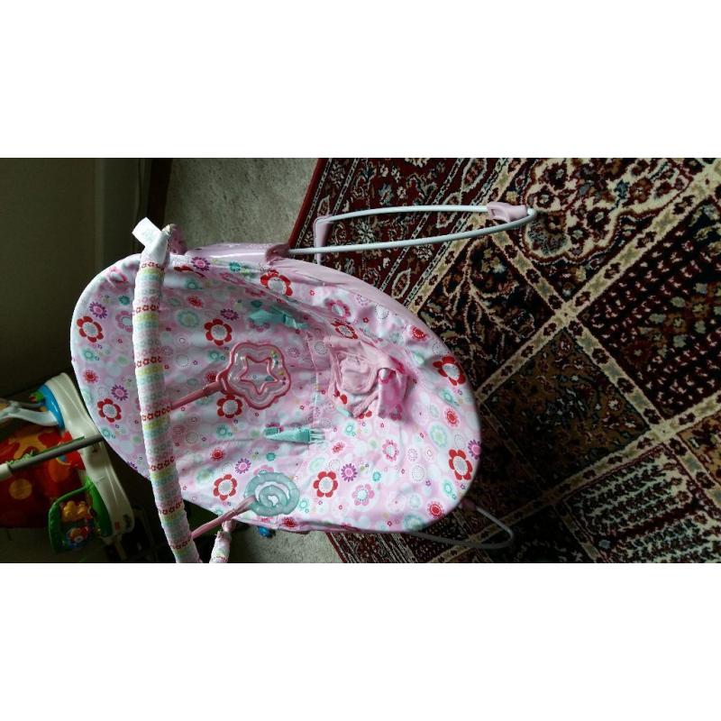 Bright start Baby bouncer for sale. Very good condition. Hardly used. Immediate pick up.