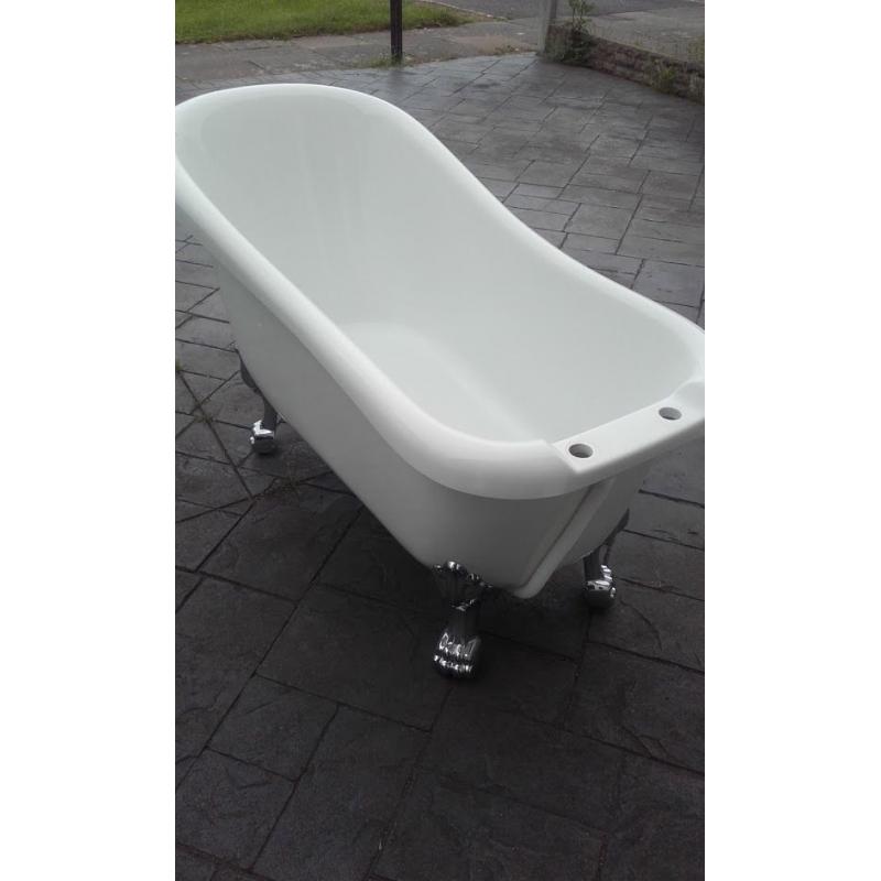 FREE STANDING ROLL TOP BATH