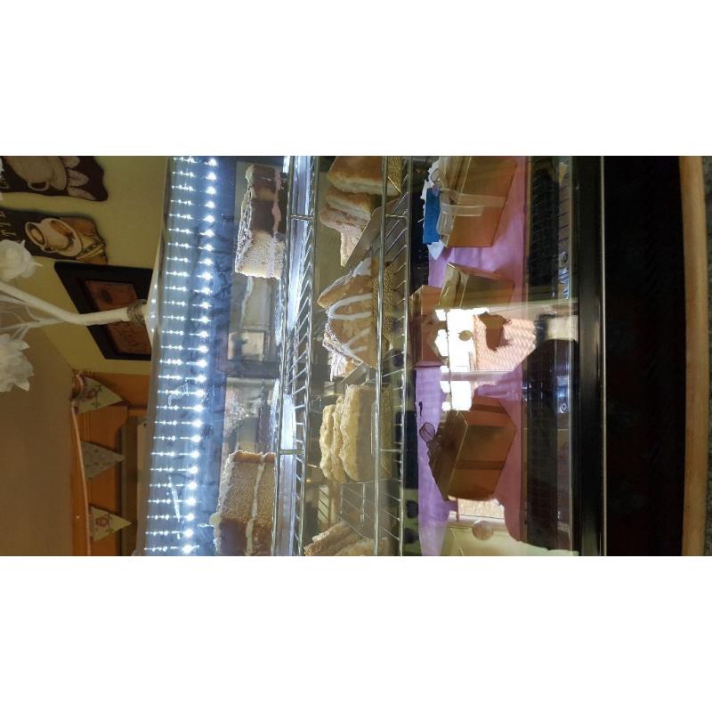 POLAR REFRIGERATED COUNTERTOP DISPLAY CHILLER 160ltr in excellent condition.