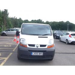 RENAULT TRAFIC LONG WHEEL BASE 2005 LL29 DCI 100. V/CLEAN ATTRACTIVE COND. WITH SERVICE HISTORY ETC.