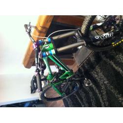 Downhill mountain bike. Mondraker summum pro team 2014