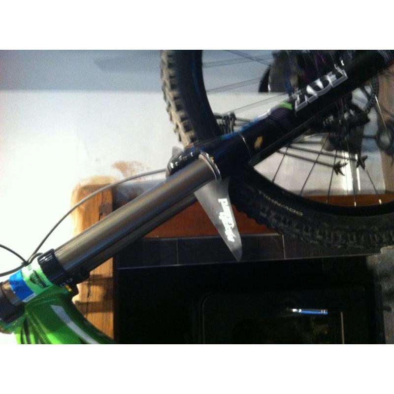 Downhill mountain bike. Mondraker summum pro team 2014