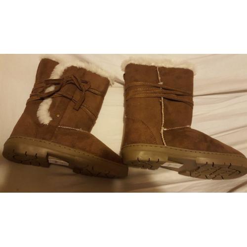 Ladies Ankle Sude boots 5 100% POLYSTERS LINING BRAND NEW BOOTS