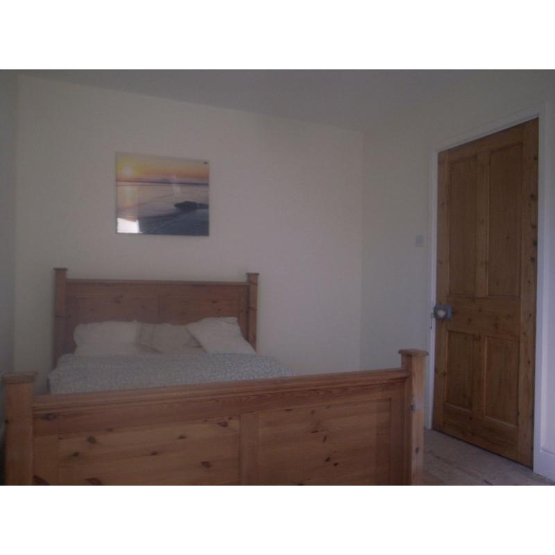 Large Double Bedroom in houseshare all bills included power shower microwave wifi