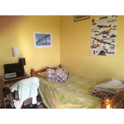 Double roomshare available in Mile End
