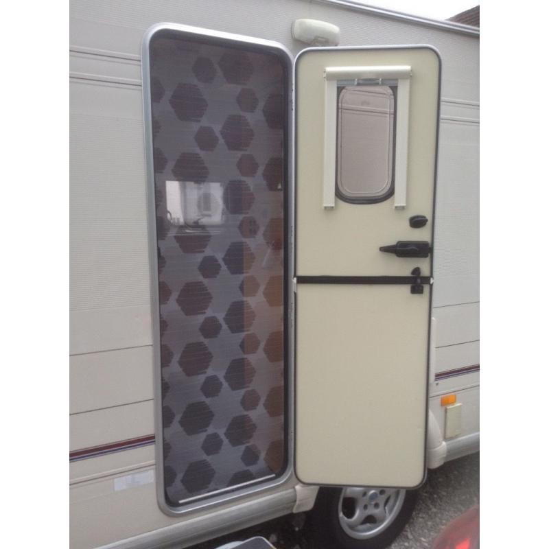 Bailey 2005 Bordeaux. Fixed end bed