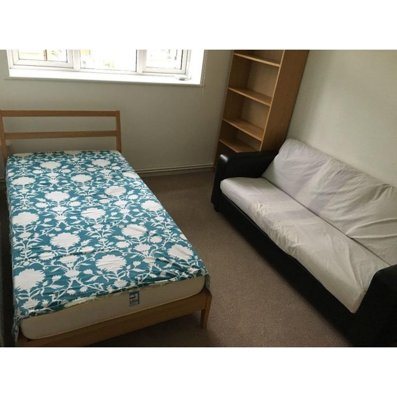 Clean Large Double Room New Decorated - All Bills Included