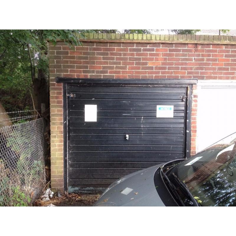 GARAGE FOR RENT