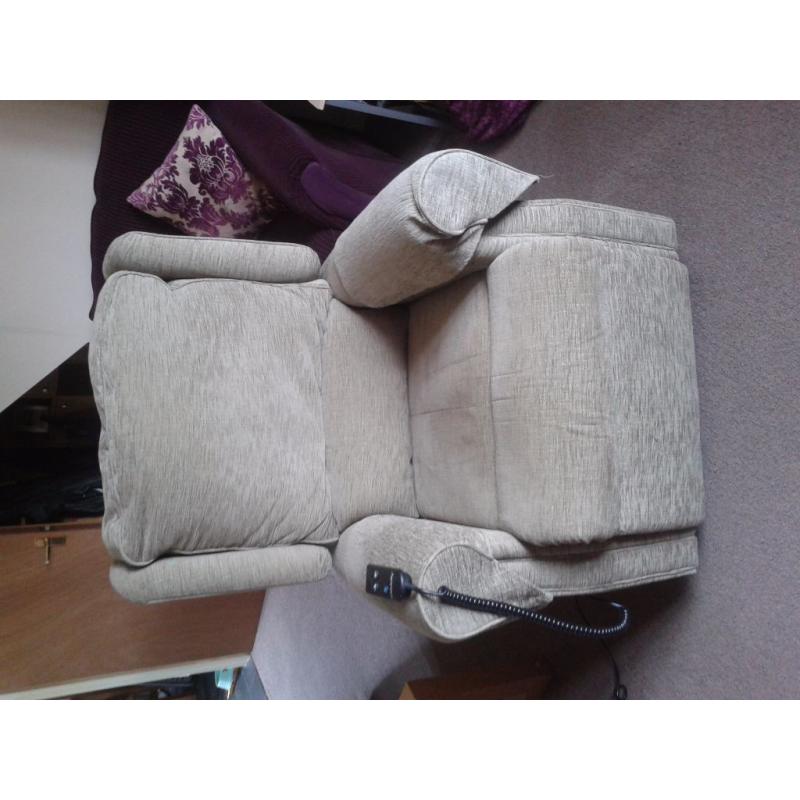 Electric Riser/ Recliner in excellent condition