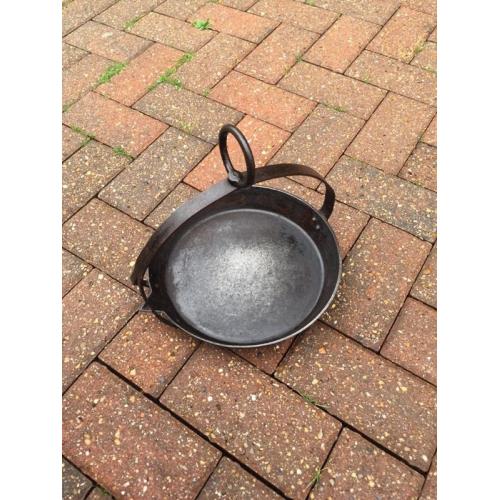 Cast iron pot