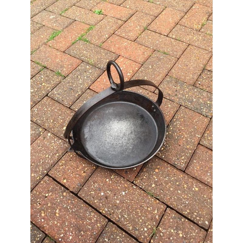 Cast iron pot