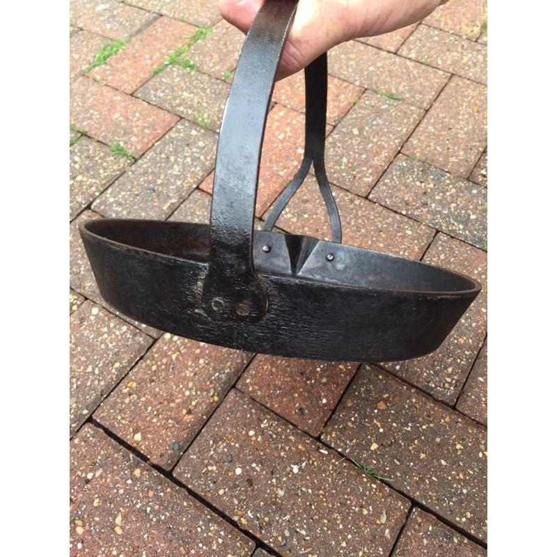 Cast iron pot
