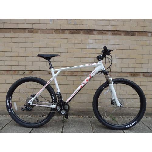 GT Avalanche Elite 21" Alloy Disc Brake Mountain Bike 2015