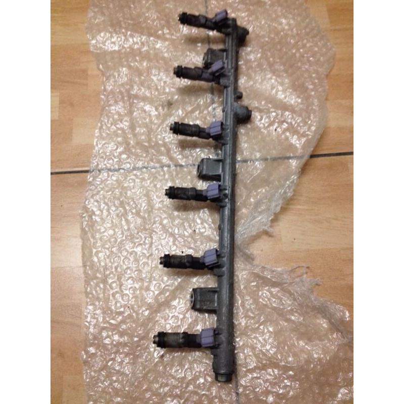 Lexus is200 injectors x6 with rail complete unit working 98-05 breaking spares parts can post