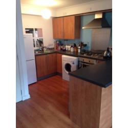 Double Room with Own Bedroom Available 10 mins from City Centre