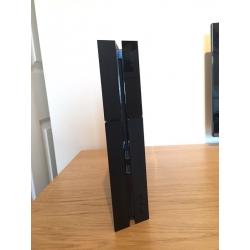 PS4 1TB with 4 games and Headset
