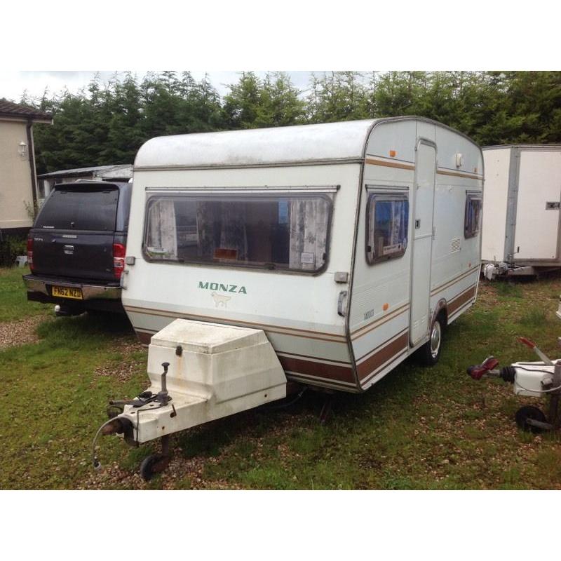 MONZA 1400CT RETRO, 4 BERTH CARAVAN