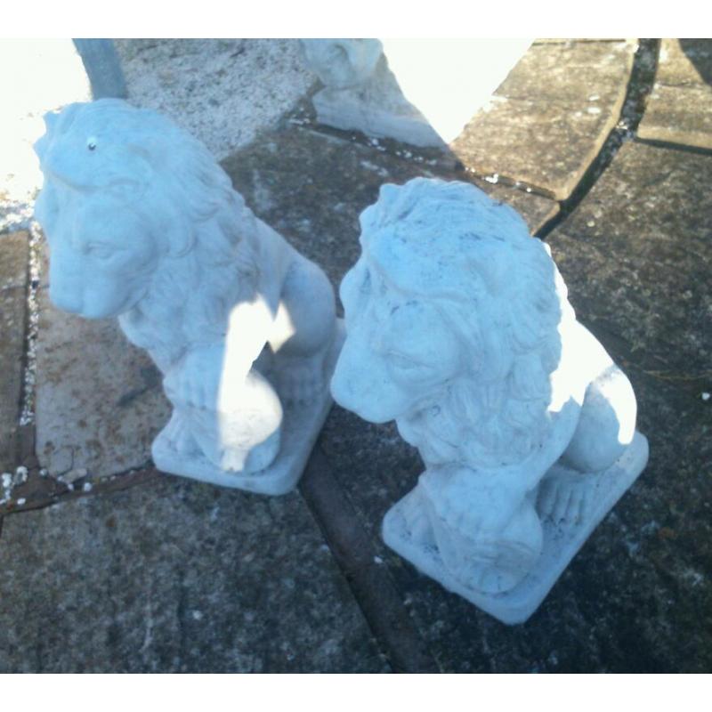 Pair of small concrete lions