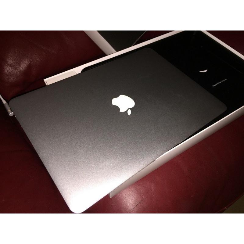 MacBook Air - 13-inch mid-2011. 1.8GHz i7. 256GB SSD. 4GB RAM. Top Spec model for the time.