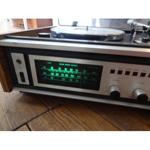 Vintage Sanyo Turntable and Casette Player LP Record 33