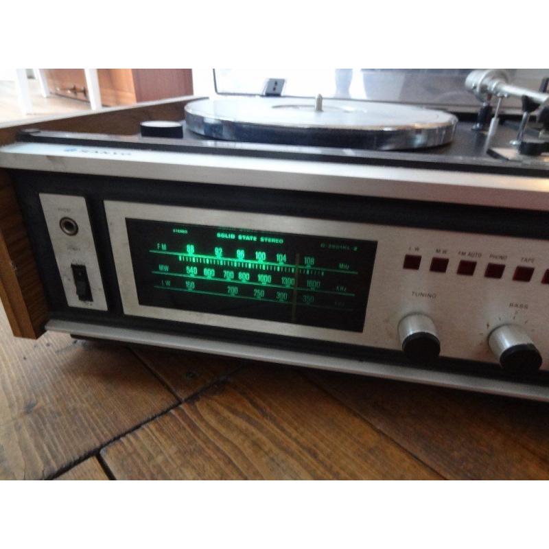 Vintage Sanyo Turntable and Casette Player LP Record 33