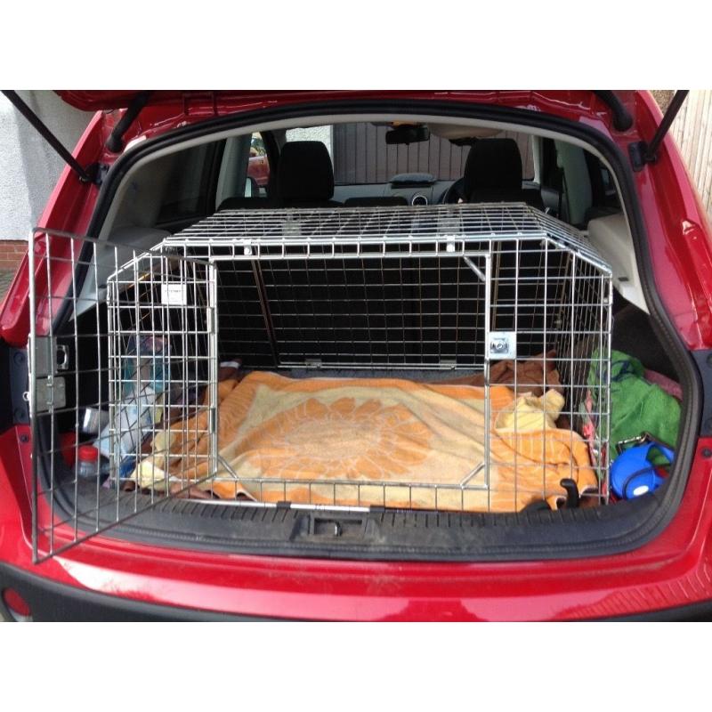 Dog cage for Qashqai, takes 2 small dogs. Emergency escape door at back.