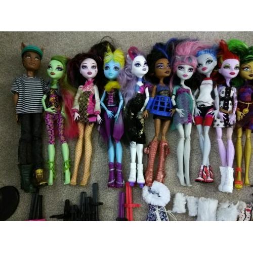 Joblot bundle of monster high dolls accessories scooter