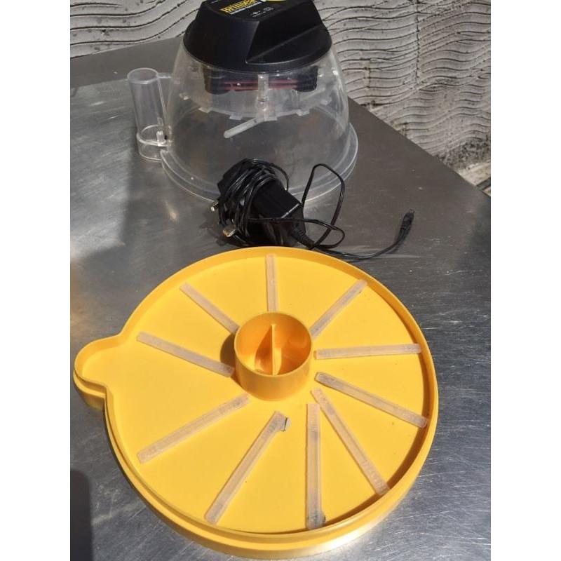 Brinsea egg incubator