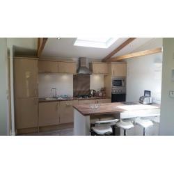 **STATIC CARAVAN FOR SALE NORTH WALES- LUXURY LODGE IN SNOWDONIA-SLEEPS 8 WITH DECKING AND HOT TUB**