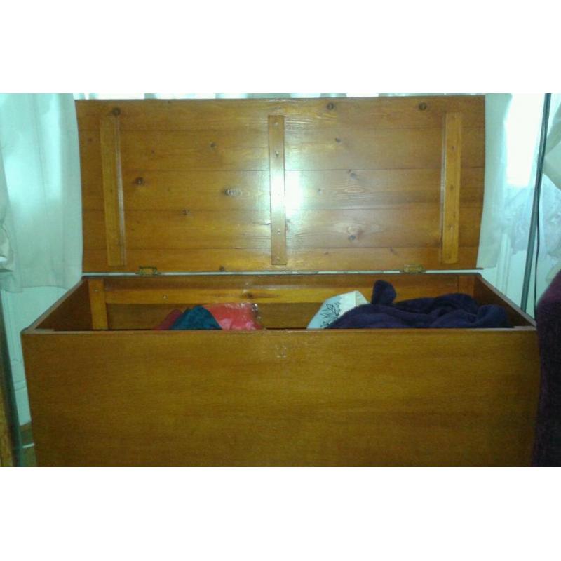 Ottoman/Trunk/Toy box/Storage box
