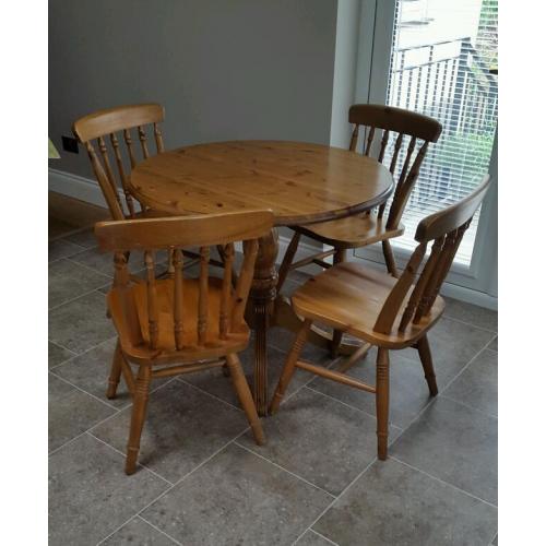 Beautiful Pine Dinning Table with Four Chairs