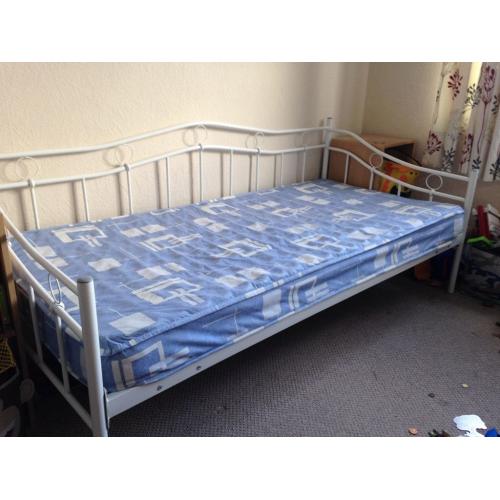 White Metal Day Bed with full size single mattress.