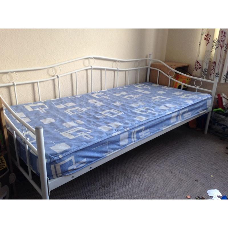 White Metal Day Bed with full size single mattress.