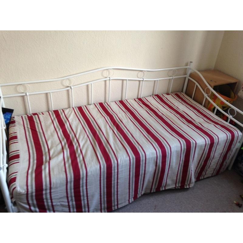 White Metal Day Bed with full size single mattress.