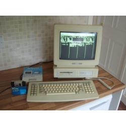 Iconic 1980's Amstrad PCW9512 in Full Working Order with Discs and Manual