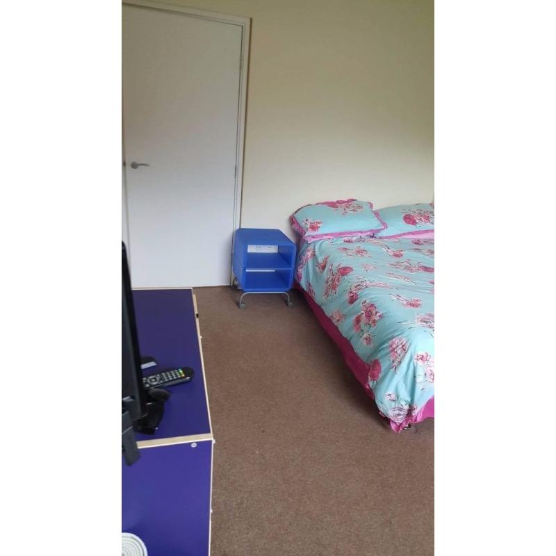 Double room to rent in West of Edinburgh