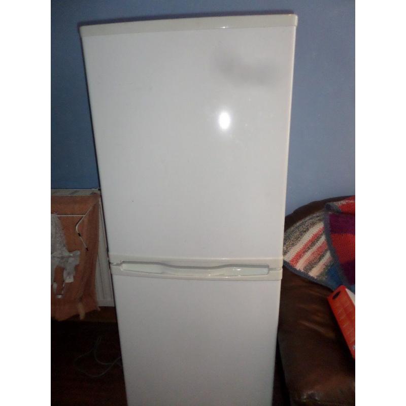 Currys CE55CW13 Fridge Freezer - White Good Condition