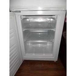 Currys CE55CW13 Fridge Freezer - White Good Condition