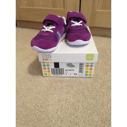 BNIB Clarks size 5F