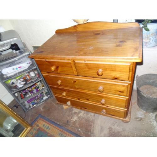 Pine chest of drawers