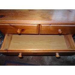 Pine chest of drawers