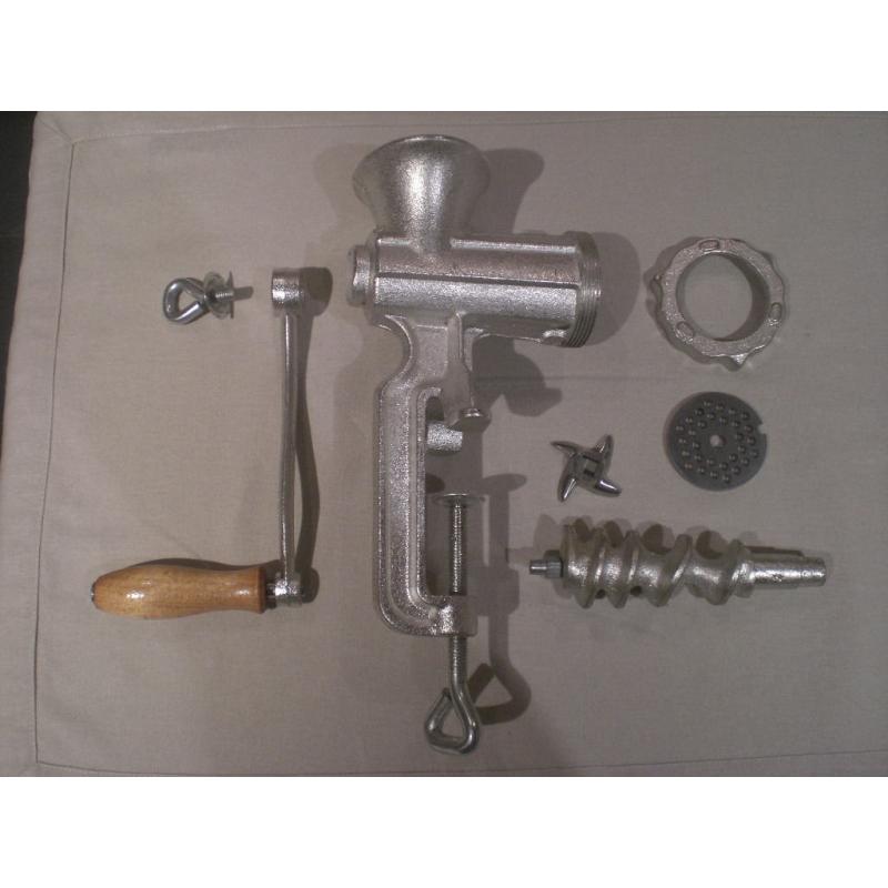 Fantastic quality meat grinder by gefu, size 5 plate, with box