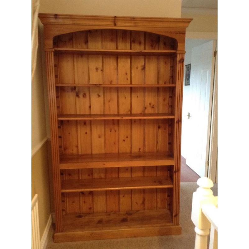 Pine bookcase with 6 shelves