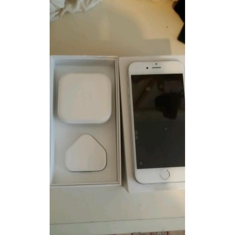 IPhone 6s 16 gig unlocked in silver.boxed