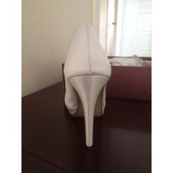 White satin wedding shoes in off white size 7- unworn and in box!