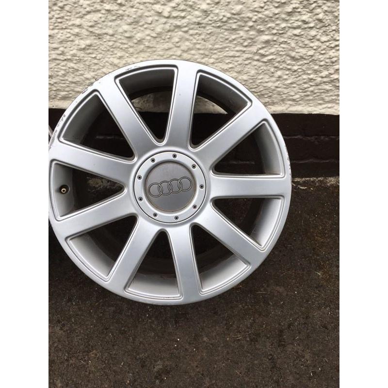 X4 Audi 18" Alloy wheels