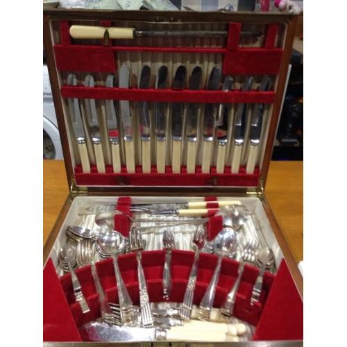 Canteen of cutlery
