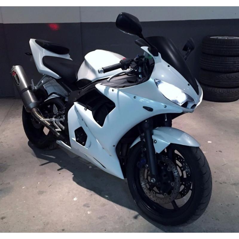 STUNNING "ONE OFF" 2005 Yamaha YZF R6 ( Portuguese Bike ) NEVER SEEN THE RAIN, Pearl white/Black !