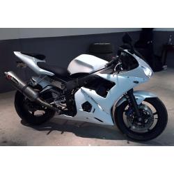 STUNNING "ONE OFF" 2005 Yamaha YZF R6 ( Portuguese Bike ) NEVER SEEN THE RAIN, Pearl white/Black !